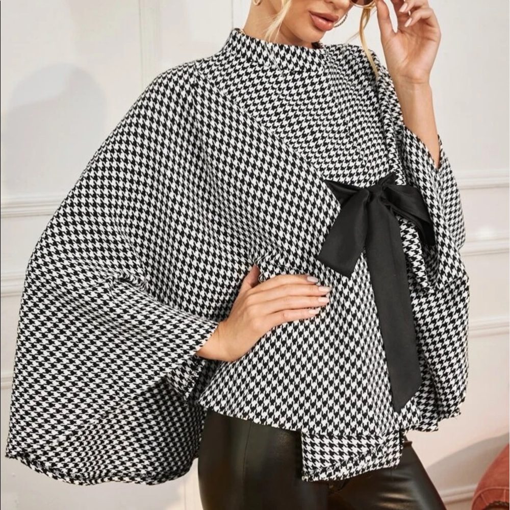 Beautiful woman cape overcoat - Picture 4 of 7